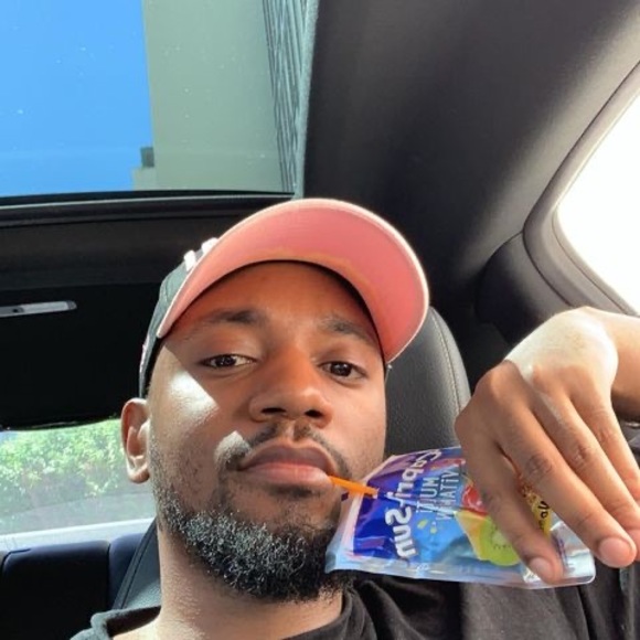 Meet your Posher, Adi - Picture 1 of 1